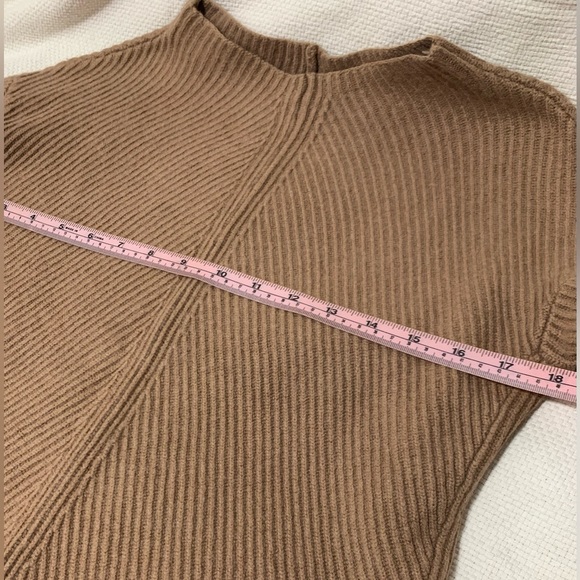 SOLD Aritzia Babaton Chalmers Knit Sweater - Picture 10 of 11